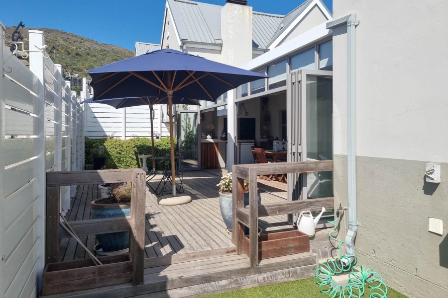 2 Bedroom Property for Sale in Plattekloof Western Cape